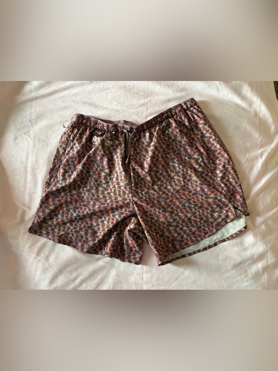 Patagonia Pants - Patagonia Women’s Printed Multi Trail Shorts in Mauve and Rust